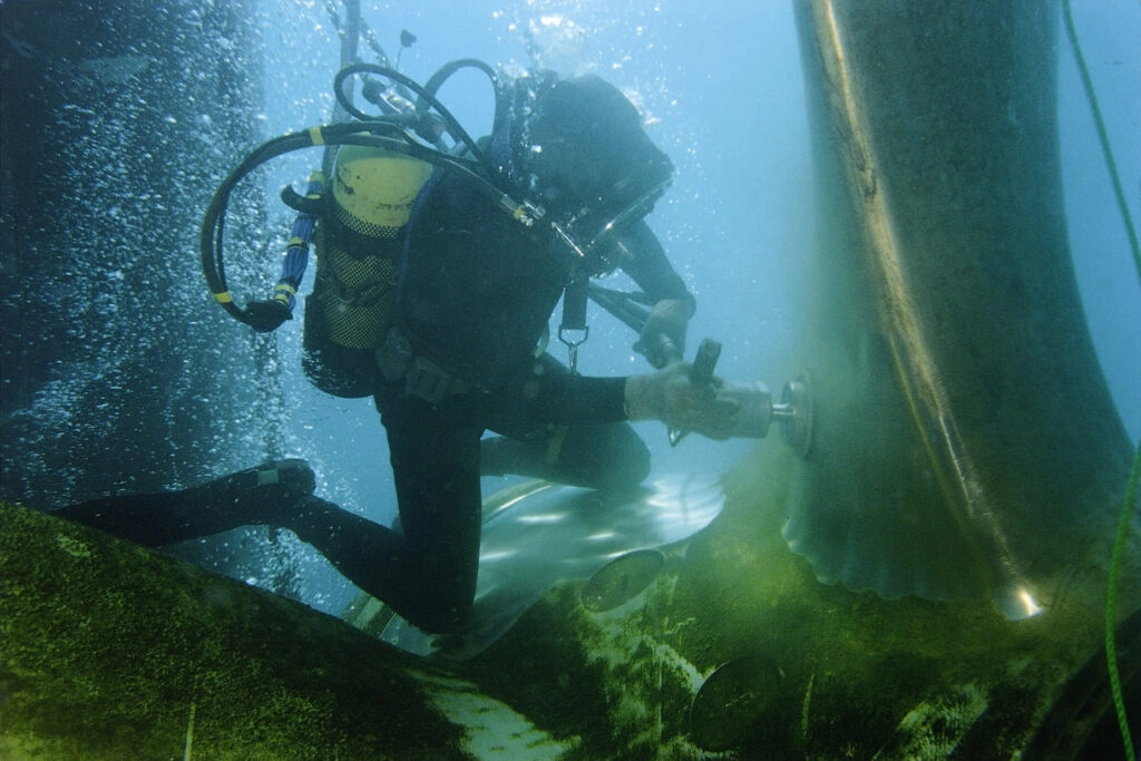 Underwater Diver Cleaning Hull Cleaning Marine Services Underwater Services